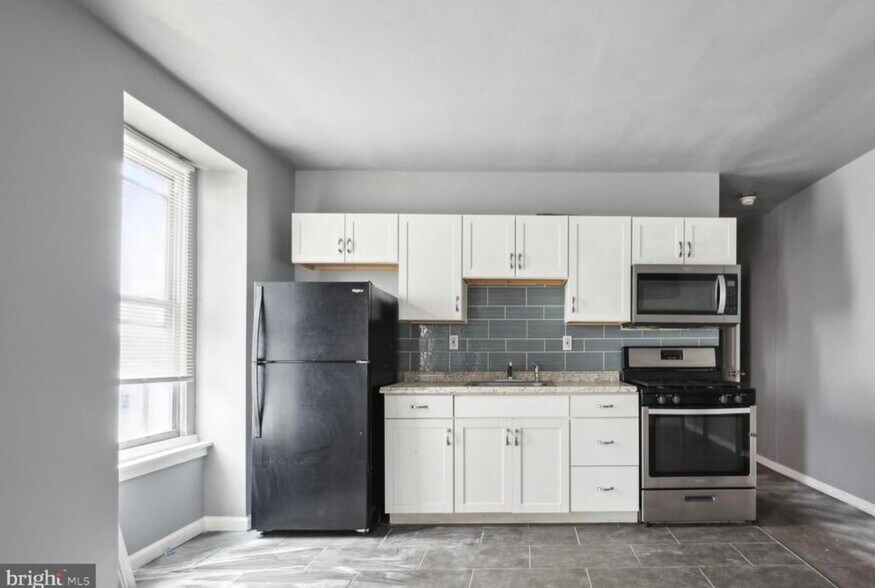 Building Photo - 6616 Woodland Ave