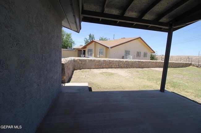 Building Photo - 9604 Gaza Dr