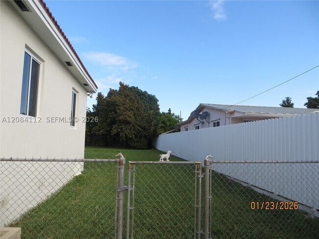 Building Photo - 7435 SW 22nd St