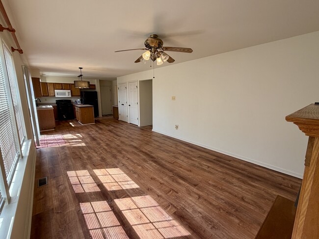 Building Photo - 197 Glenhurst Dr