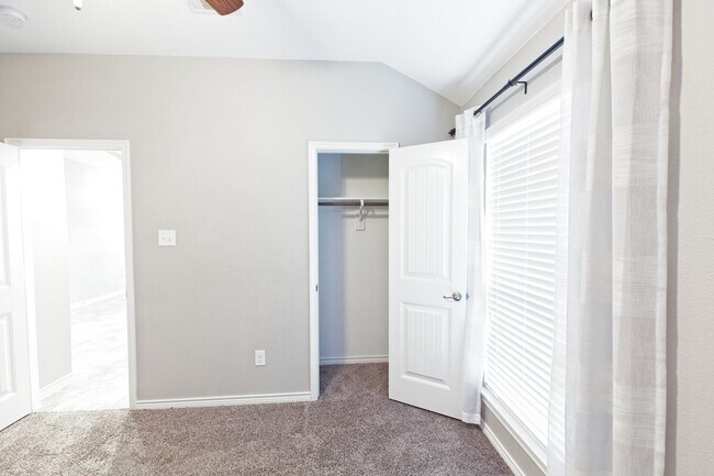 Building Photo - 3 bed plus home office for Lease