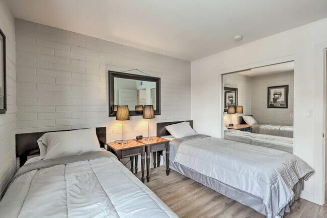 Building Photo - 7720 E Heatherbrae Ave