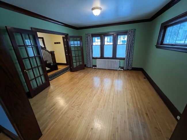 Building Photo - Duluth MN - 3 Bedroom - 2 Bath - 1 Car Gar...