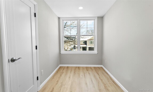 Building Photo - 5 Madison St