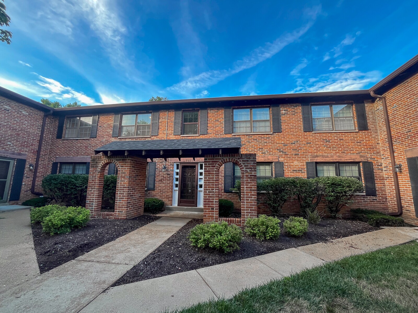 Building Photo - 7951 Royal Arms Ct