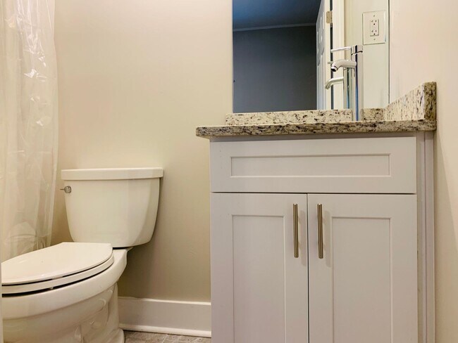 Building Photo - Wow! Grant Park Location! 3 bed, 2 bath, h...