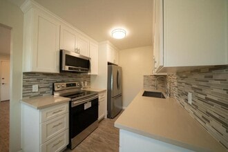 Building Photo - 1695 Whitwood Ln
