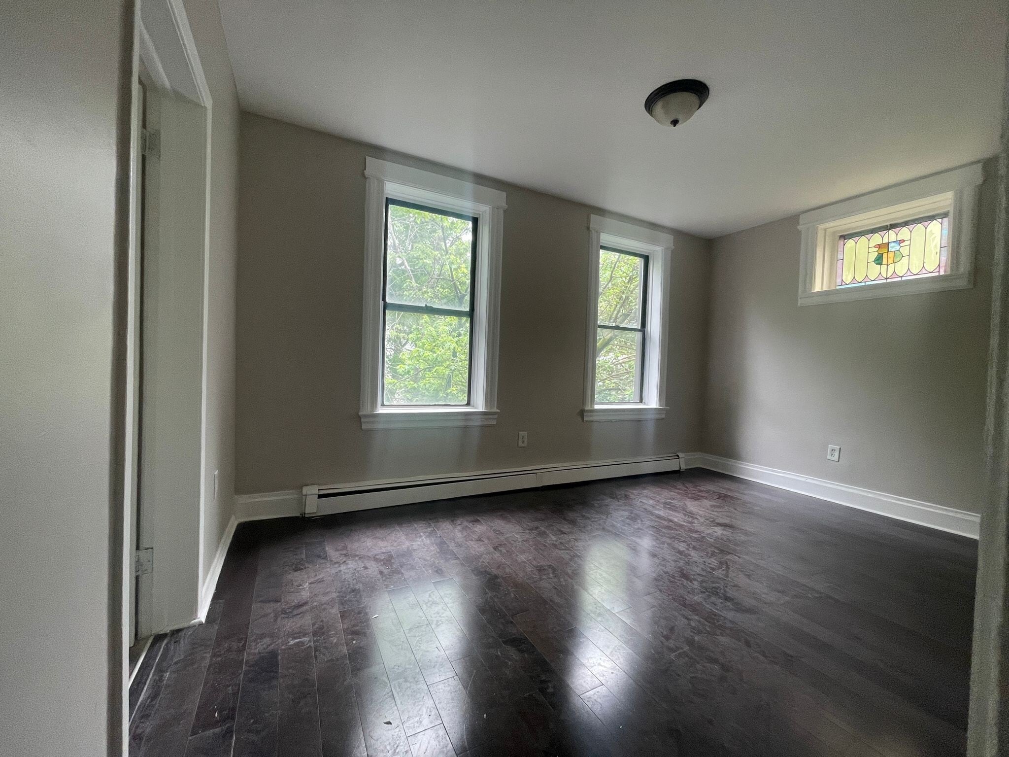 Unit 4 - 110 Warner Ave