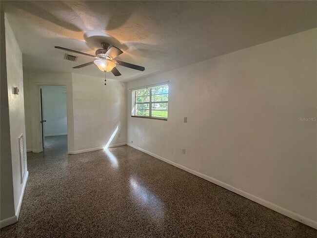 Building Photo - 1403 SE 1st St