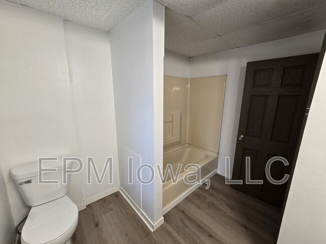 Building Photo - 419 Bratnober St