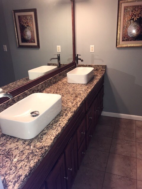 Primary double sink - 250 River Trace Ct