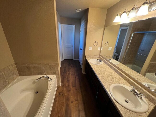 Building Photo - *COMING SOON* 3 Bedroom near Carson and Pe...