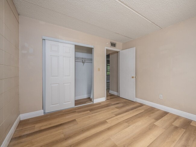 Building Photo - 5221 Bayshore Blvd