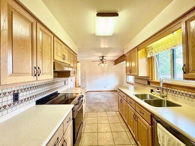Building Photo - 2ND MONTH FREE FOR LEASE STARTING BY OCTOB...