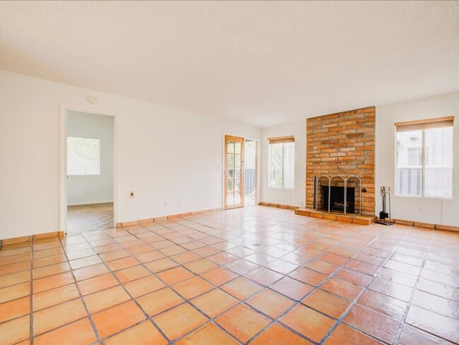 Building Photo - 2 Bedroom 2 Bathroom