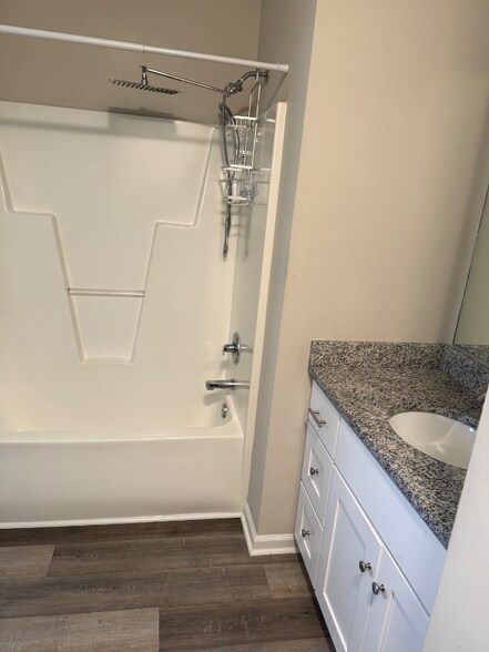 Building Photo - 952 George Washington Hwy N