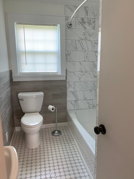 Bathroom - 406 2nd Ave W