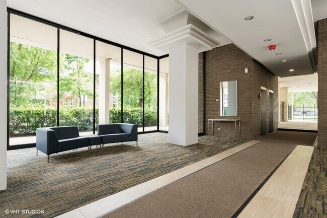 Building Photo - 1401 E 55th St