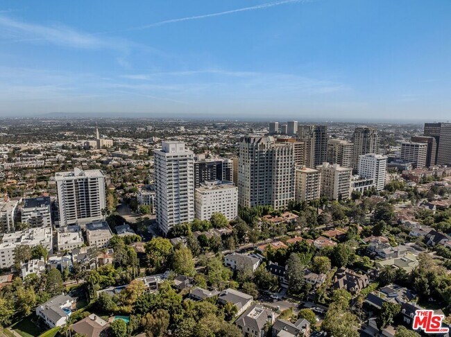 Building Photo - 10724 Wilshire Blvd
