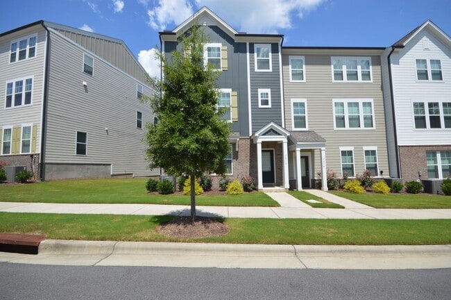 Building Photo - 7016 Gentle Pine Pl