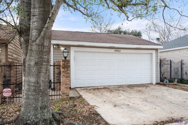 Building Photo - 5952 Fort Clarke Dr N