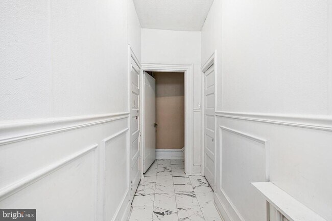 Building Photo - 206 Ripka St