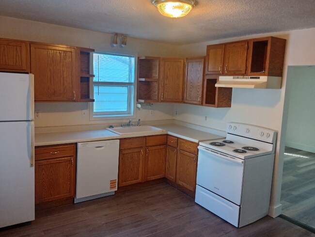 Building Photo - 613 N 3rd St