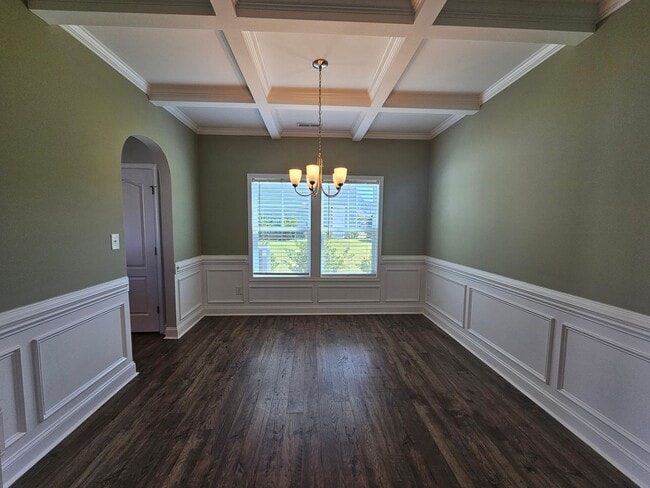 Building Photo - NEW LISTING!!!!!