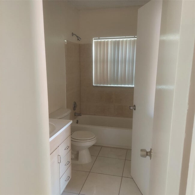 Building Photo - 5409 NW 27th St