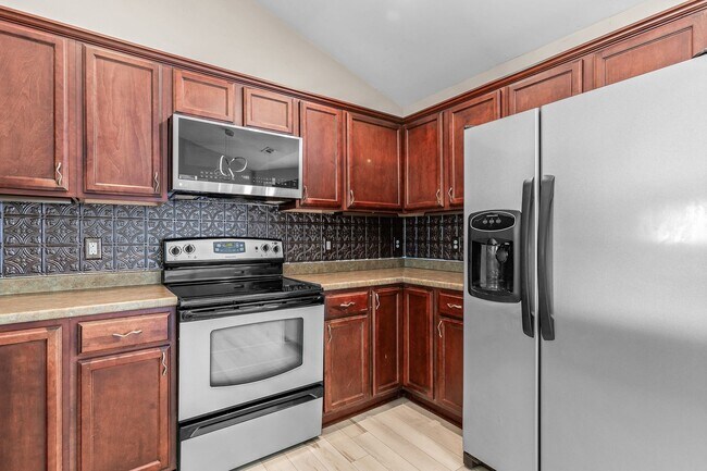 Building Photo - 214 Tall Tree Court