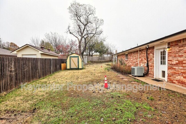 Building Photo - 314 N Lakeside Terrace