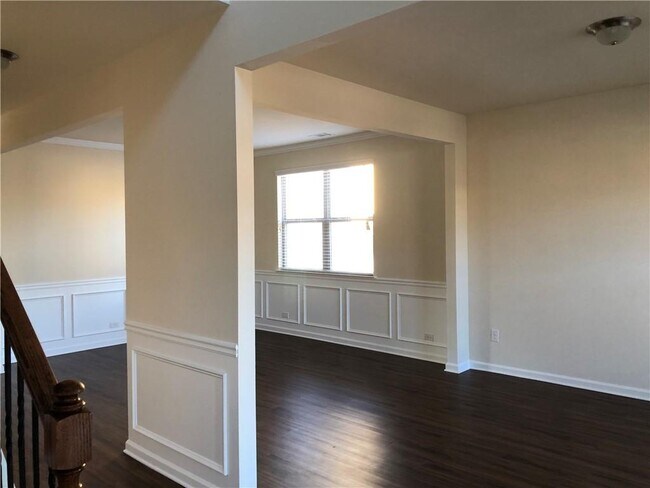 Building Photo - 5315 Mirror Lake Dr