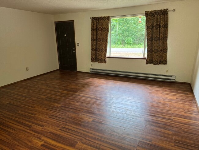 Building Photo - 3 Bed/1 Bath +Garage & Shop, Marblemount