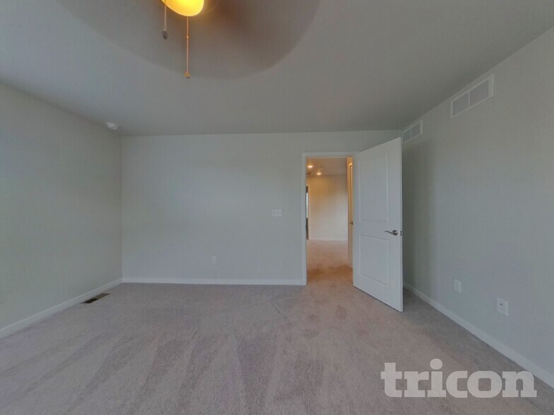 Building Photo - 1368 Orchard St