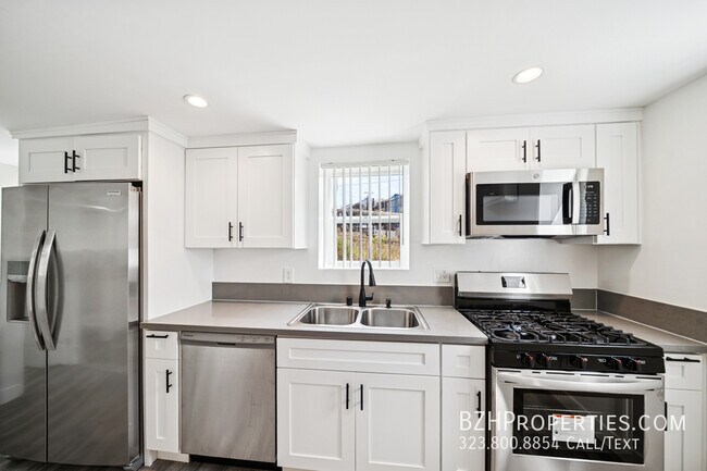 Building Photo - 1267 Vin Scully Ave