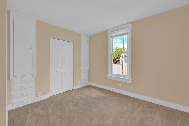 Building Photo - 4170 W Cornelia Ave