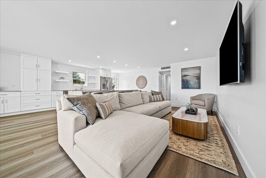 Building Photo - 1910 Gulf Shore Blvd N