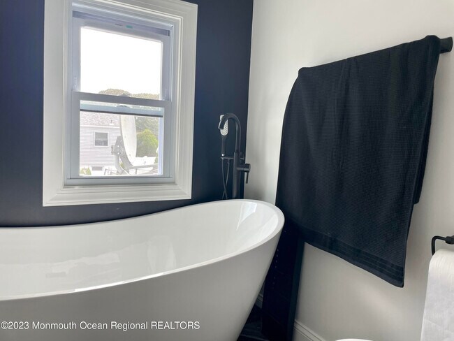 Building Photo - 1414 Treeneedle Rd