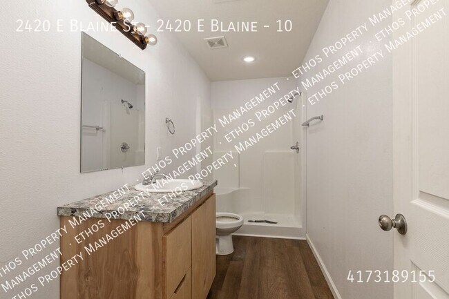 Building Photo - 2420 E Blaine St