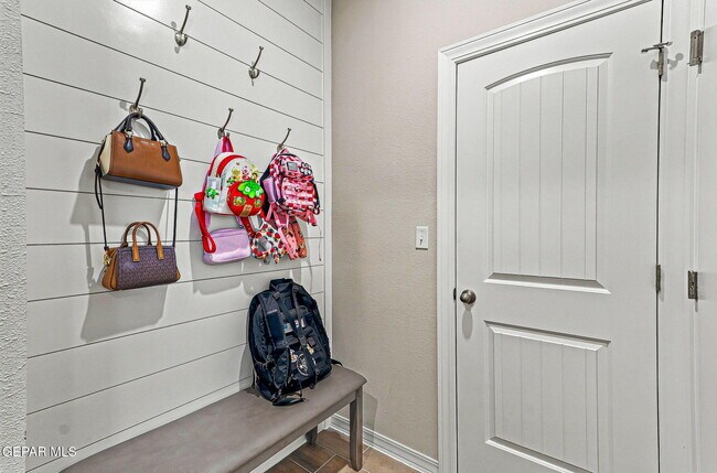 Building Photo - 13876 Loreina Luz Ave