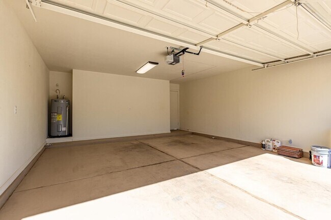 Building Photo - 1538 E Laurel Ave
