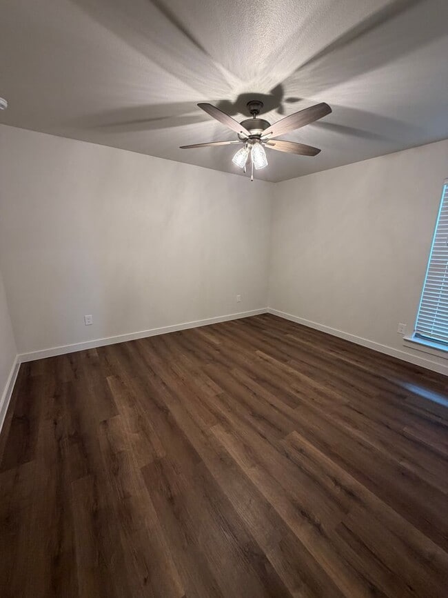 Building Photo - Harvest Neighborhood Beauty