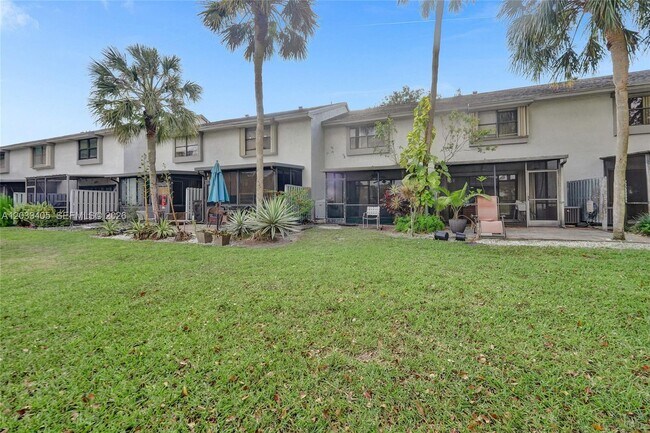 Building Photo - 3325 Carambola Cir S