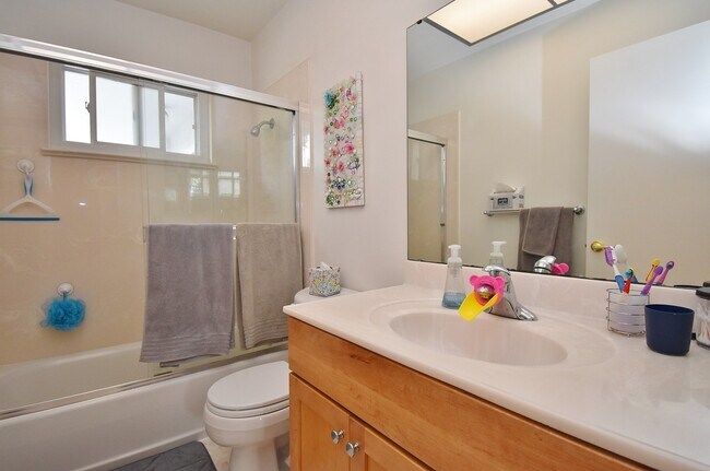 Building Photo - COMING SOON! | $3,990 /  BEAUTIFUL BROOKVALE HOME IN CENTRAL FREMONT