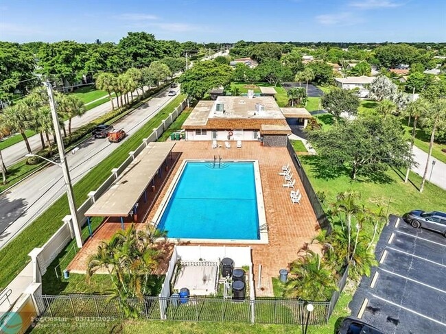 Building Photo - 7102 NW 93rd Ave