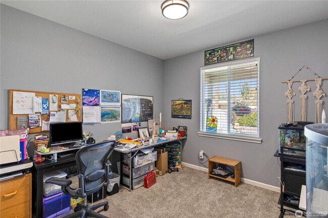 Building Photo - Like-New 3 bed 2 bath w/ Garage