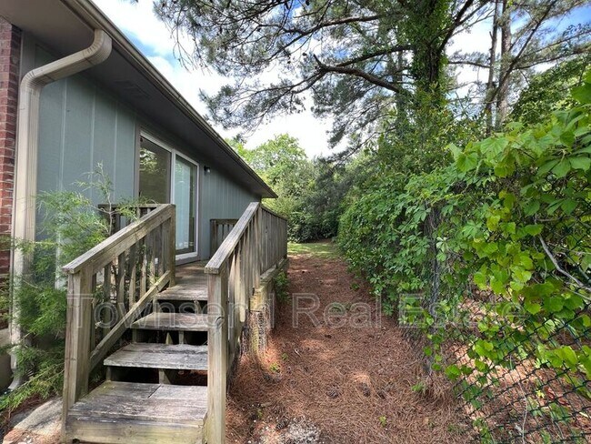 Building Photo - 912 Emory Ct