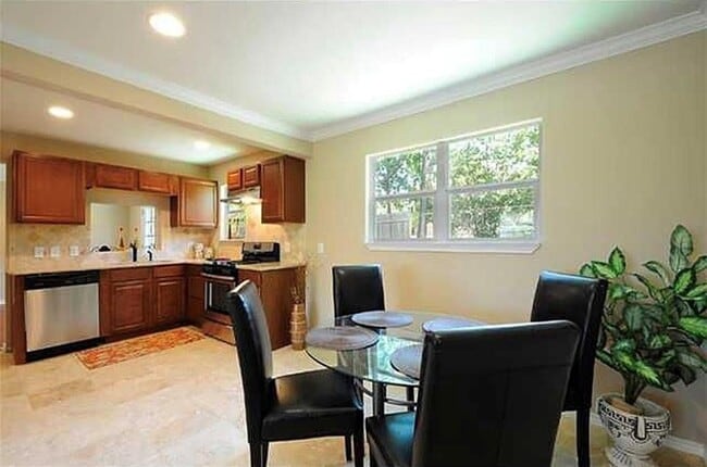 Building Photo - 6812 Syracuse Cove