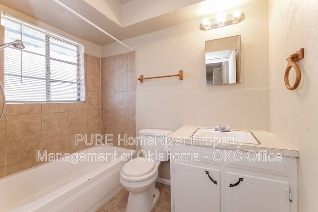 Building Photo - 3906 S Hudson Ave