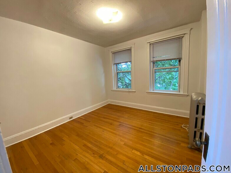 Building Photo - 40 Chester St